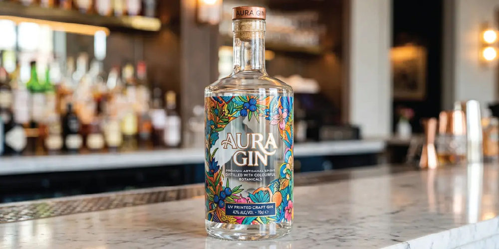 Transparente Aura-Gin-Glasflasche mit farbigem Direktdruckdekor