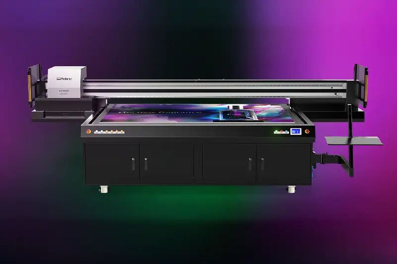 Roland VersaOBJECT EU2-1000MF UV-LED-Flachbettdrucker als Produktionssystem