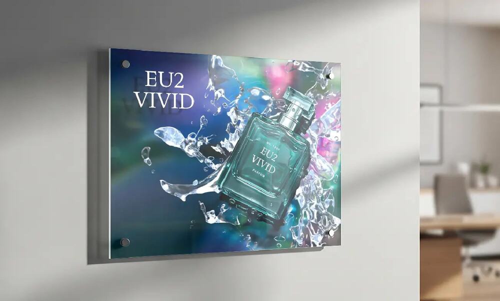 Transparent bedruckte Acrylglasplatte mit hochwertiger Produktgrafik