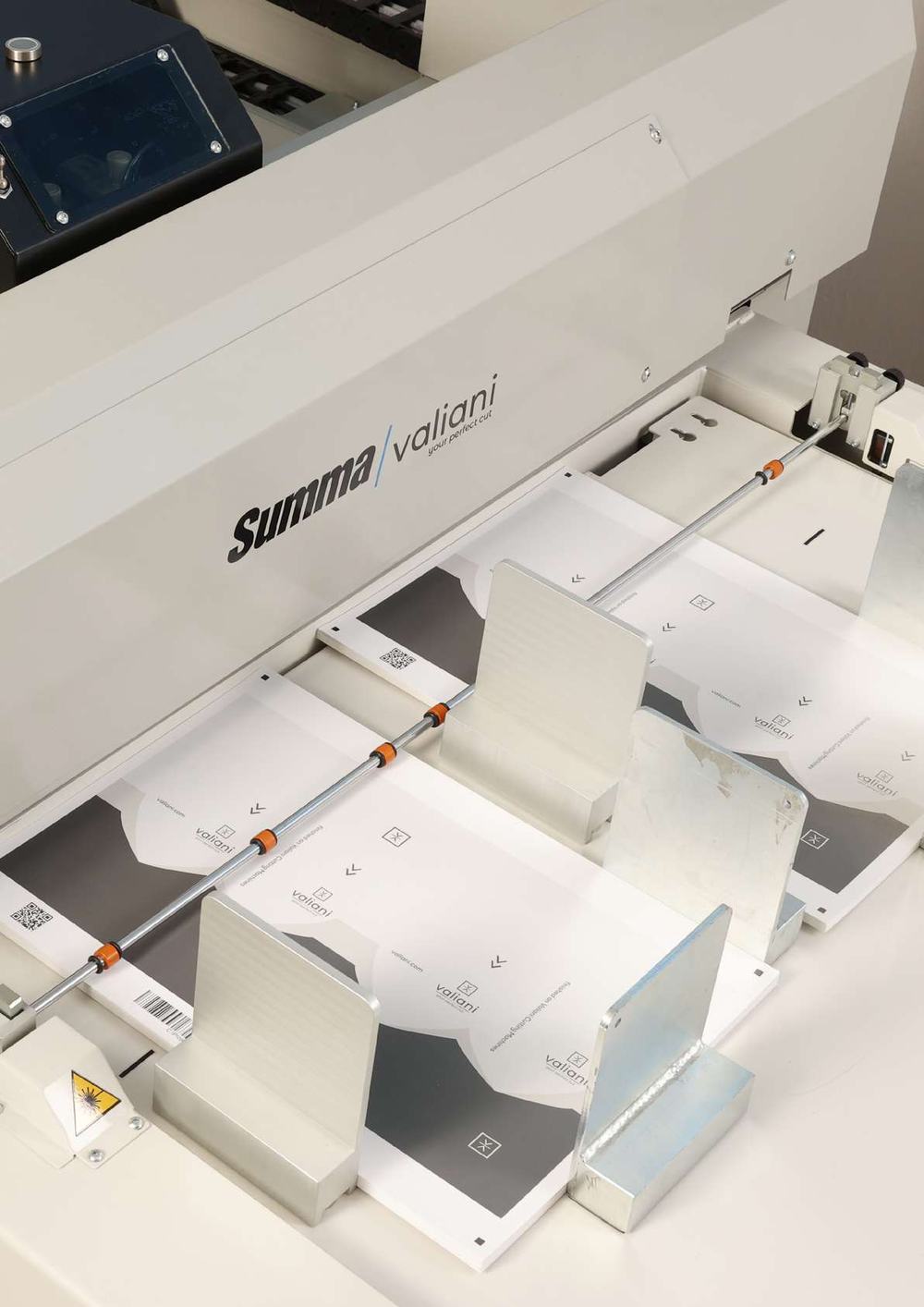 Bogenzuführung der Valiani Omnia mit Saugertechnik zur Materialaufnahme