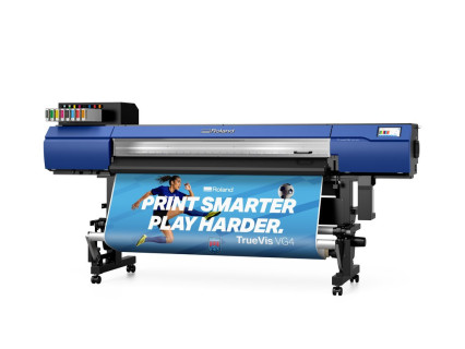 Roland TrueVIS VG4-640 in Frontansicht mit eingelegtem Medium