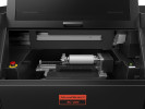 Geöffneter VersaOBJECT RC-300 UV-Helixdrucker mit Blick in den Druckraum
